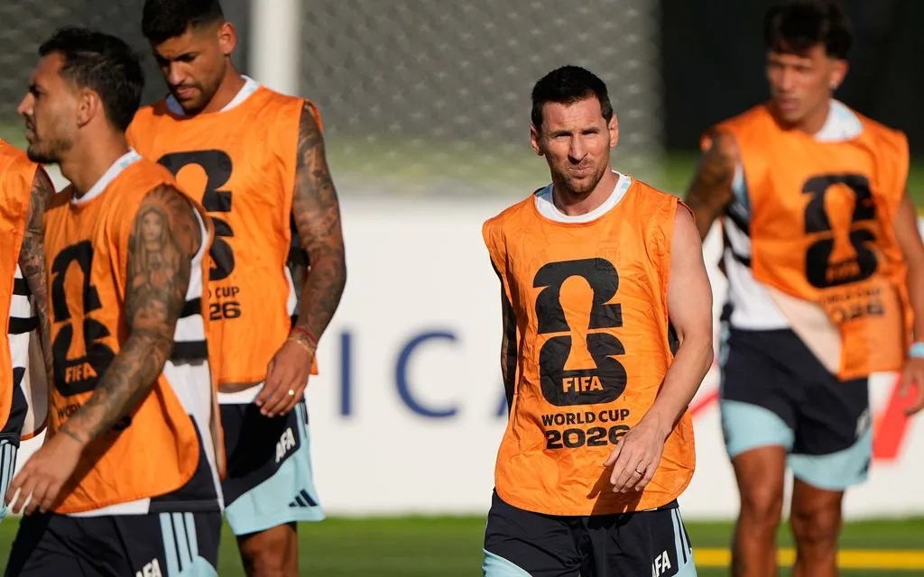 Messi trong buổi tập ngày 11/7, một ngày trước trận tứ kết. (Ảnh: AP)