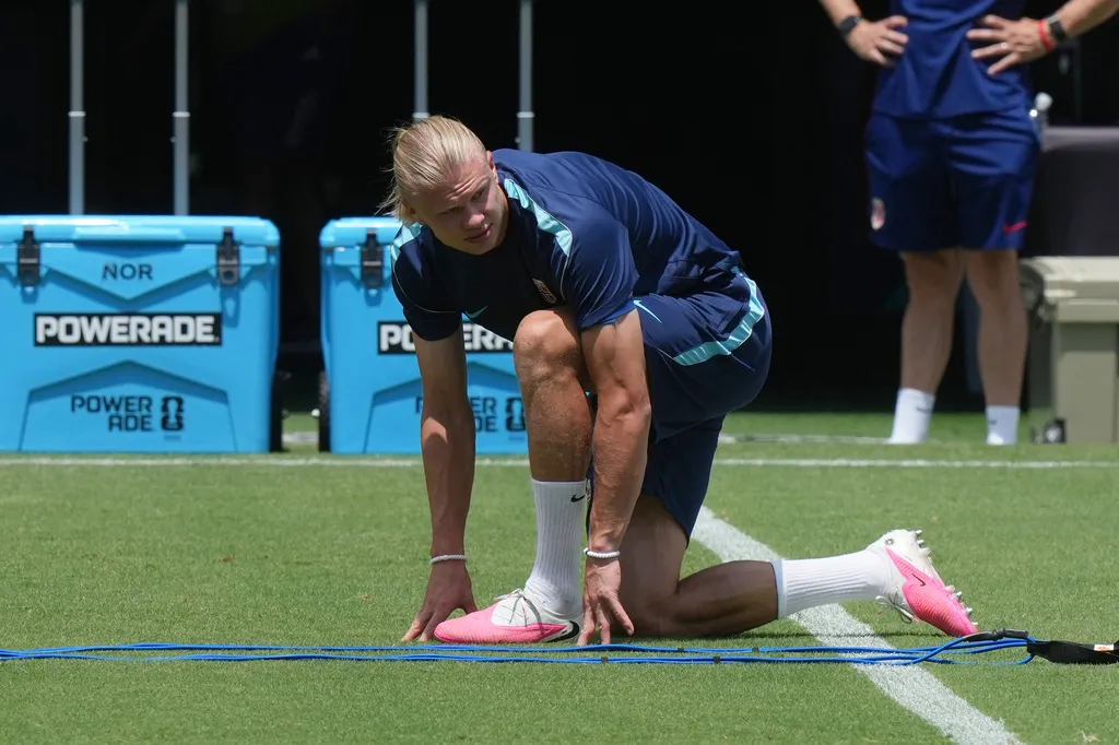 Harry Kane bác bỏ so sánh với Erling Haaland: Cậu ấy là một con quái vật - Ảnh 1.