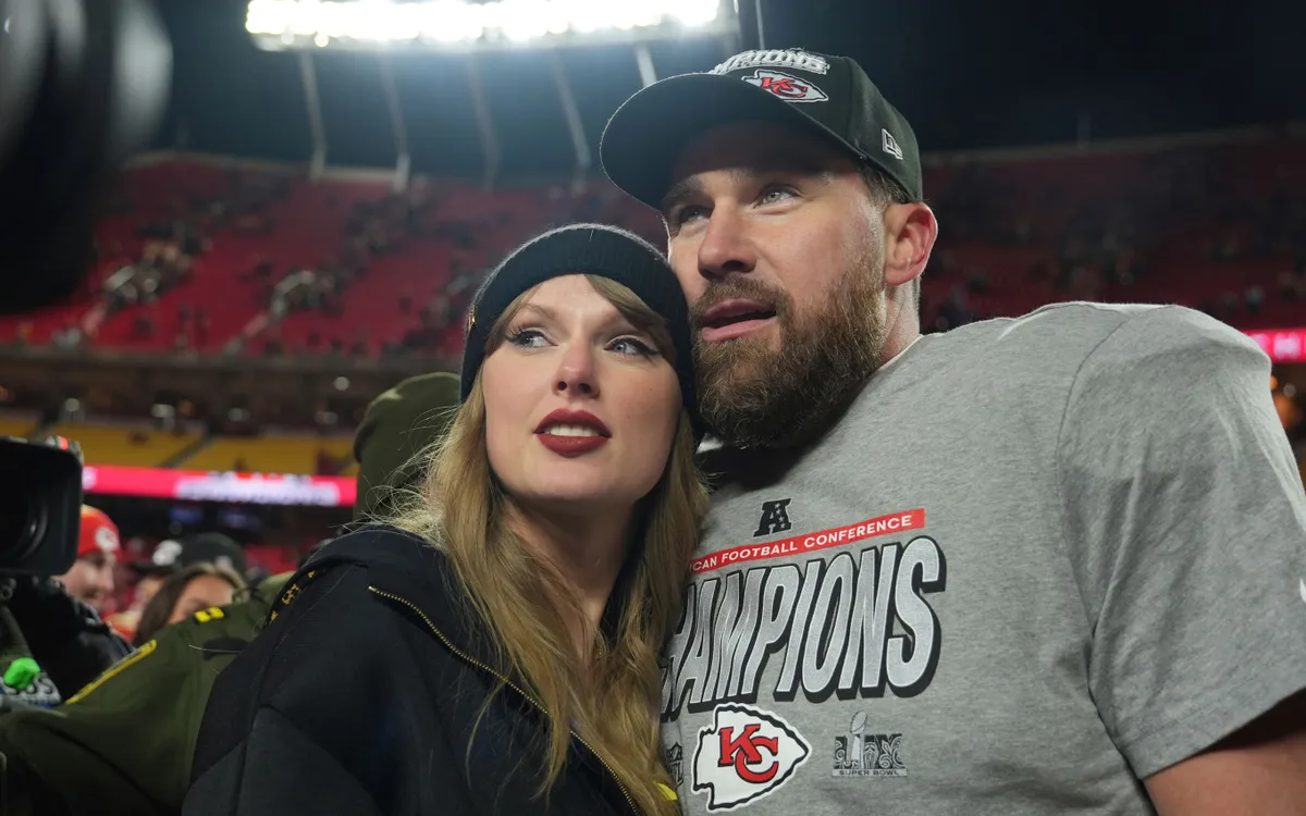 Taylor Swift và Travis Kelce (Ảnh: AP)