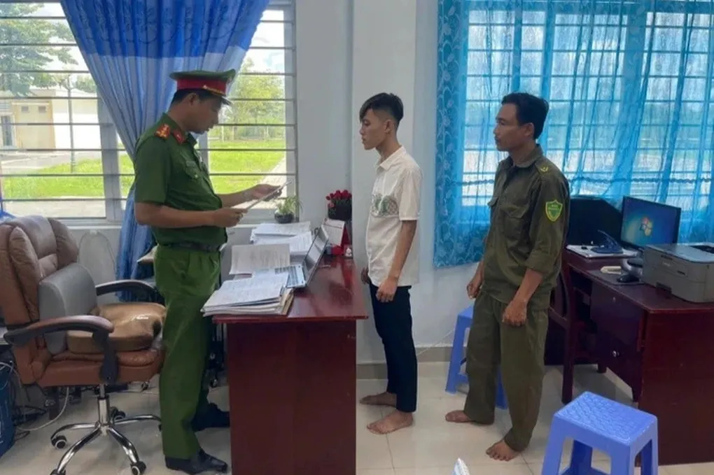 Khởi tố 28 thanh niên cầm dao, nẹt pô náo loạn khu dân cư vì mâu thuẫn cá nhân- Ảnh 2. Khởi tố 28 thanh niên cầm dao, nẹt pô náo loạn khu dân cư vì mâu thuẫn cá nhân- Ảnh 2.