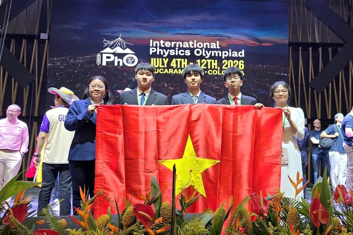 Lần đầu tiên Việt Nam có 2 học sinh đạt điểm tuyệt đối tại Olympic Vật lí quốc tế- Ảnh 1.