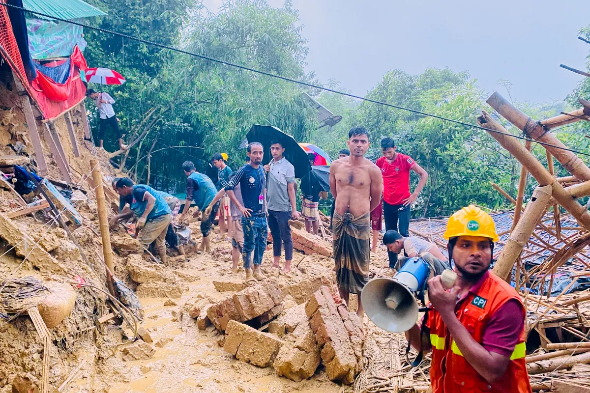 Lũ lụt và sạt lở đất nghiêm trọng tại Bangladesh, ít nhất 44 người thiệt mạng- Ảnh 1.