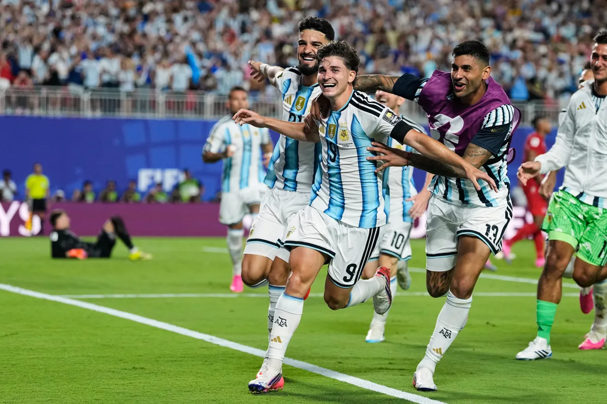 Bình luận FIFA World Cup 2026™: Argentina không chỉ có Messi - Ảnh 4.