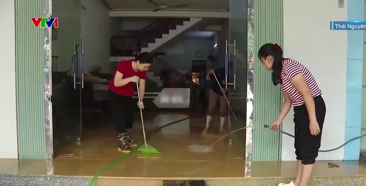 Khẩn trương khắc phục các điểm sạt lở sau mưa lớn - Ảnh 2.