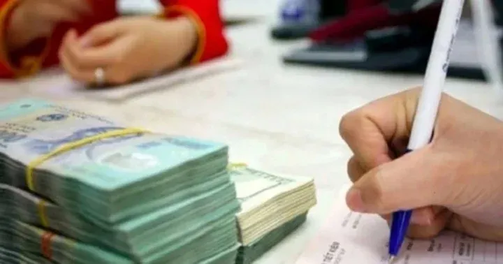 Lãi suất tiết kiệm tăng nhiệt, ngân hàng tung nhiều ưu đãi và chứng chỉ tiền gửi để hút dòng vốn- Ảnh 1. Lãi suất tiết kiệm tăng nhiệt, ngân hàng tung nhiều ưu đãi và chứng chỉ tiền gửi để hút dòng vốn- Ảnh 1.