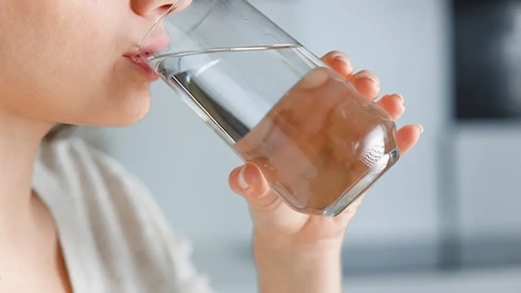 Tại sao uống đủ nước lại tốt cho đường h&ocirc; hấp? &Iacute;t ai biết đ&acirc;y l&agrave; "l&aacute; chắn" tự nhi&ecirc;n gi&uacute;p bảo vệ phổi- Ảnh 1.