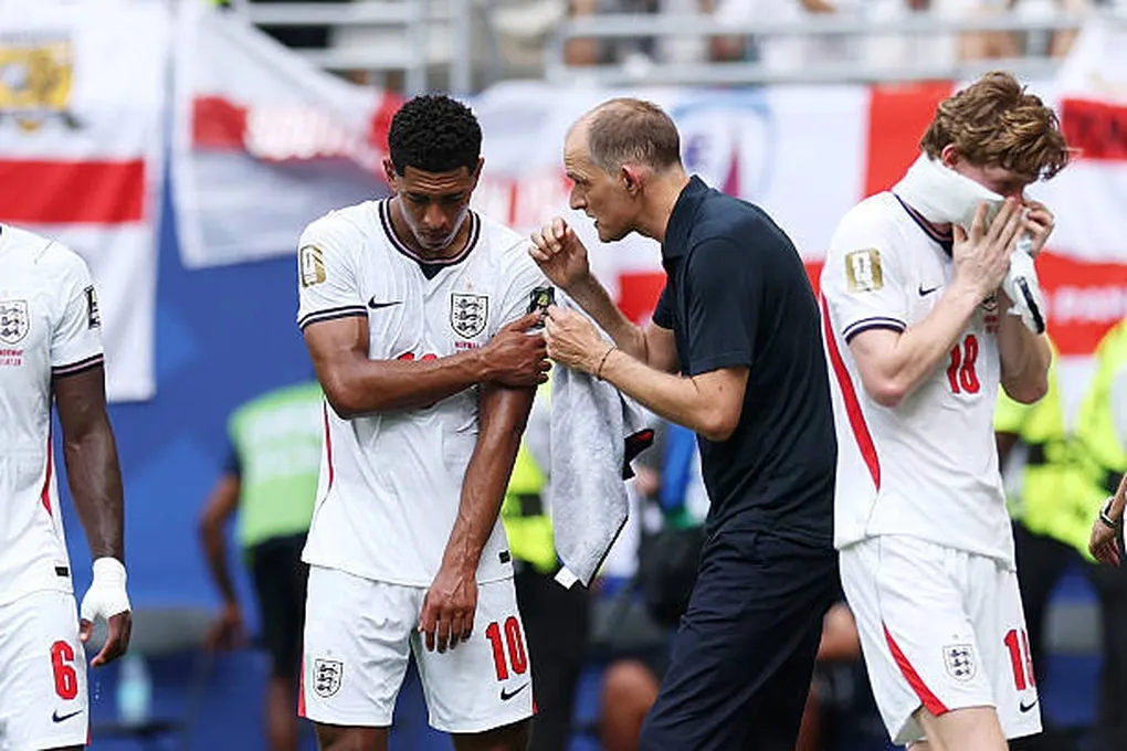 Tuyển Anh thấp thỏm trước b&aacute;n kết World Cup khi Bellingham t&aacute;i ph&aacute;t dấu hiệu chấn thương- Ảnh 1.