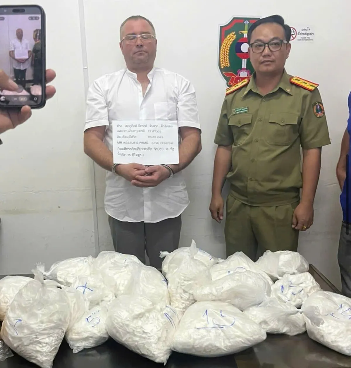 Chặn đứng 15kg heroin chuẩn bị đưa lên máy bay về Việt Nam, bắt giữ nghi phạm người nước ngoài- Ảnh 1. Chặn đứng 15kg heroin chuẩn bị đưa lên máy bay về Việt Nam, bắt giữ nghi phạm người nước ngoài- Ảnh 1.