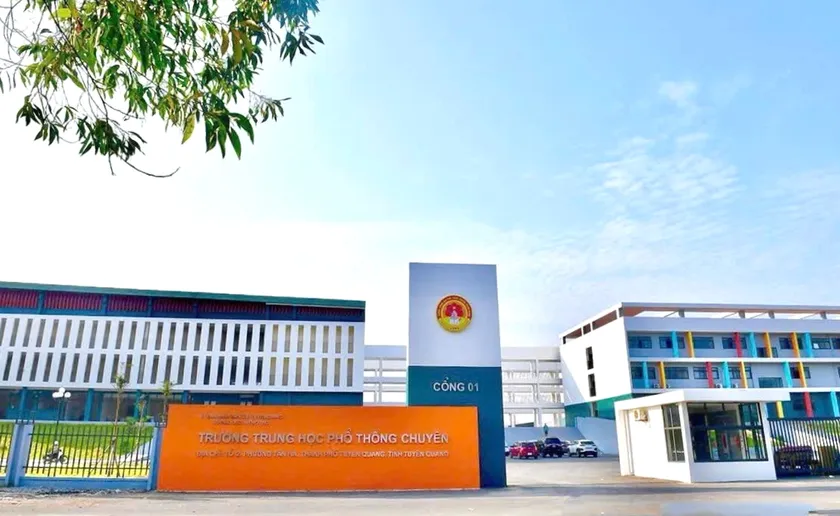 Vụ hơn 140 điểm 10 môn Toán ở THPT Chuyên Tuyên Quang: Khởi tố thêm 15 bị can, tổng số lên 19 người- Ảnh 1. Vụ hơn 140 điểm 10 môn Toán ở THPT Chuyên Tuyên Quang: Khởi tố thêm 15 bị can, tổng số lên 19 người- Ảnh 1.