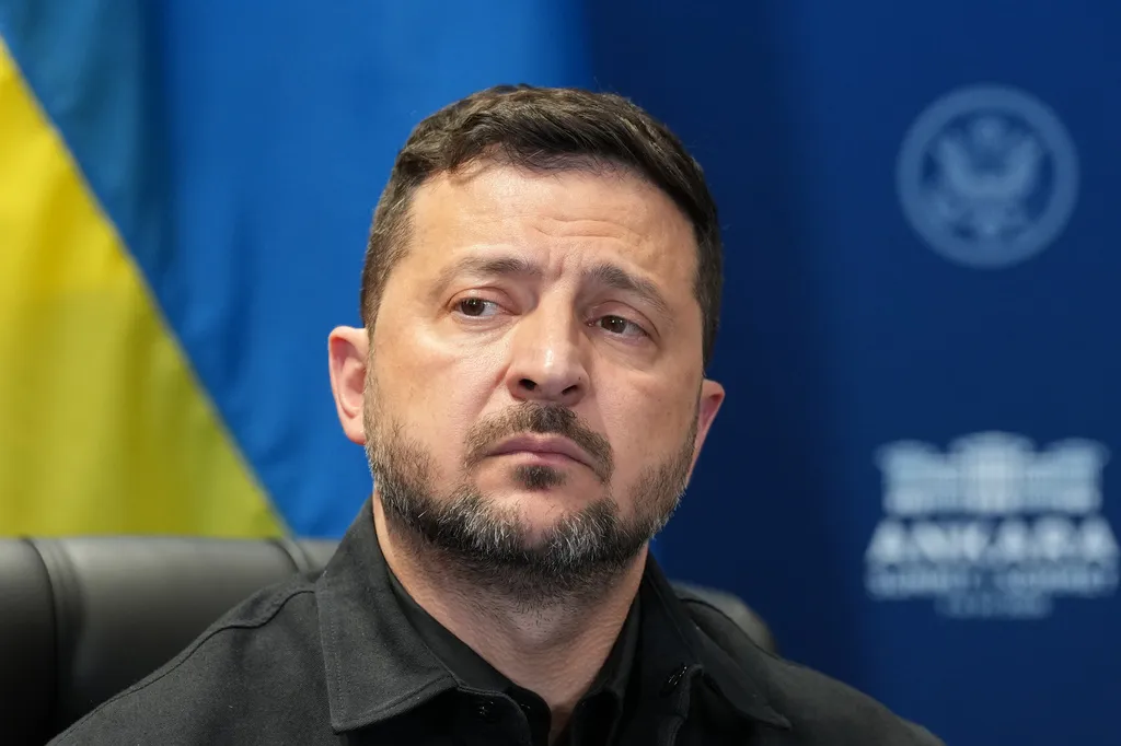 Ukraine lên kế hoạch cải tổ nội các quy mô lớn - Ảnh 1.