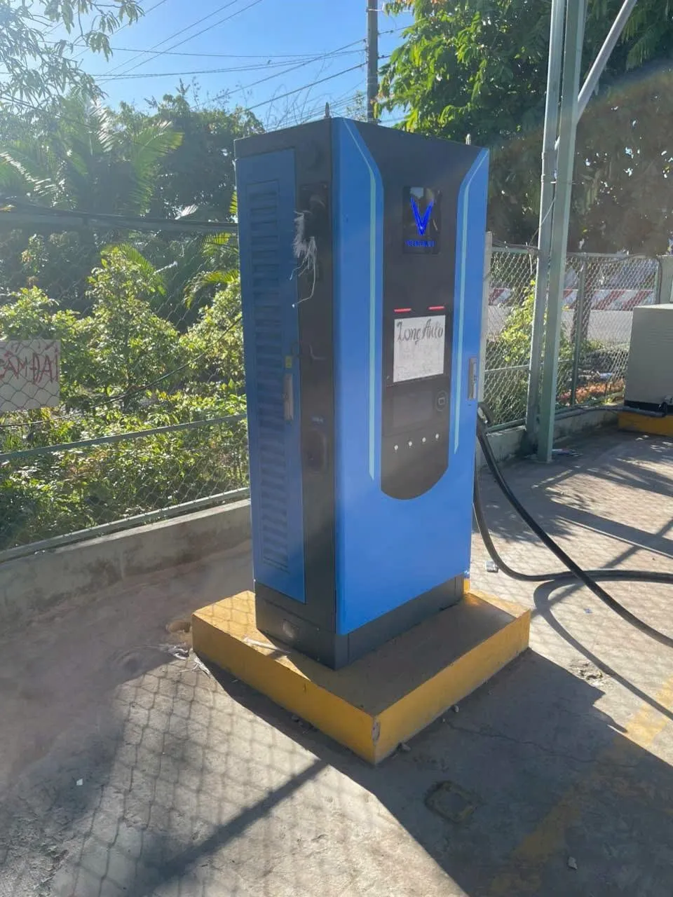 Cảnh giác thủ đoạn trộm cắp dây sạc, súng sạc tại các trạm sạc ô tô điện - Ảnh 2.