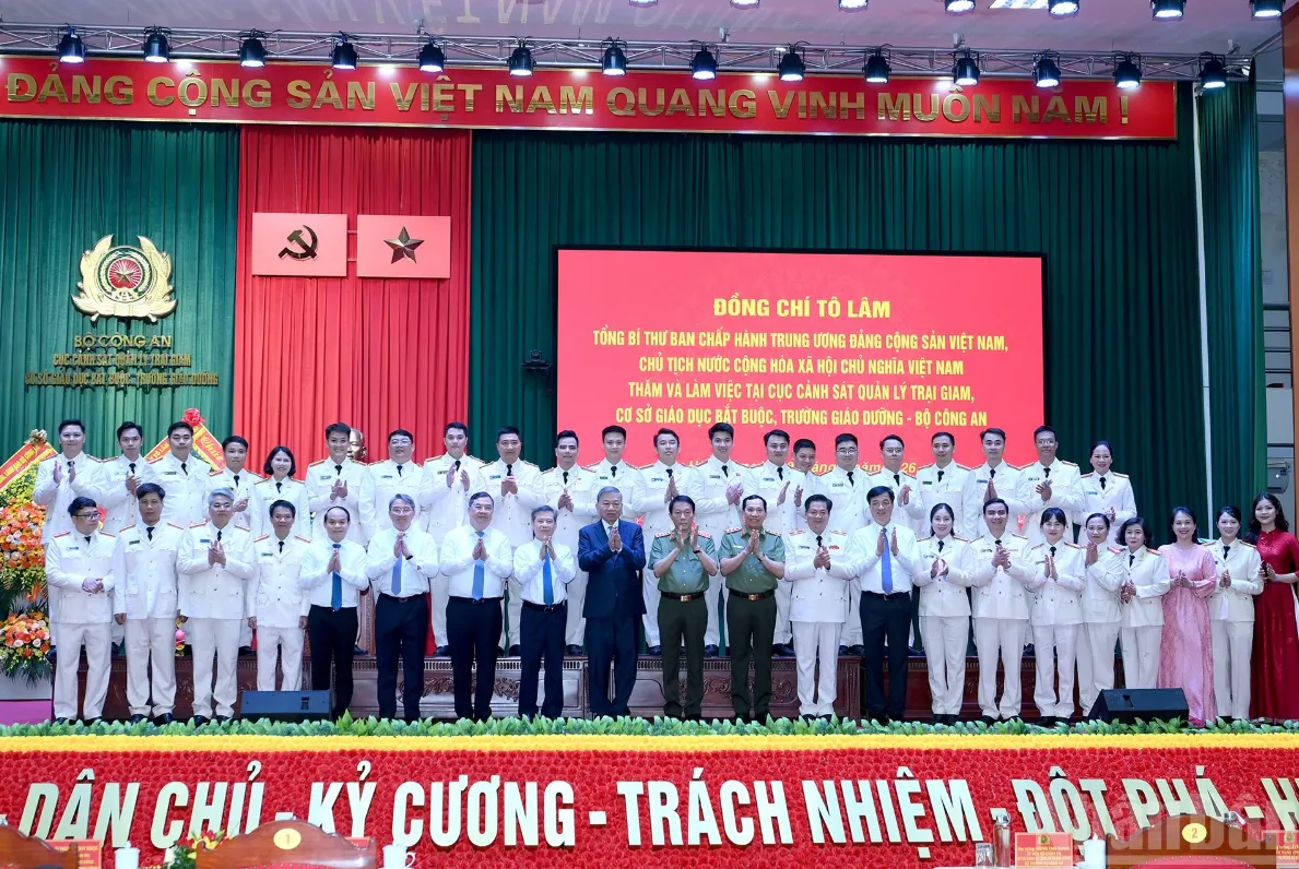 Chuyển mạnh từ tư duy quản lý phạm nhân sang quản trị quá trình cải tạo con người- Ảnh 2.