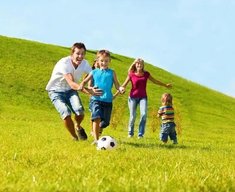 Khuyến kh&iacute;ch trẻ vận động mỗi ng&agrave;y: Ch&igrave;a kh&oacute;a gi&uacute;p ph&aacute;t triển to&agrave;n diện cả thể chất lẫn tinh thần- Ảnh 1.