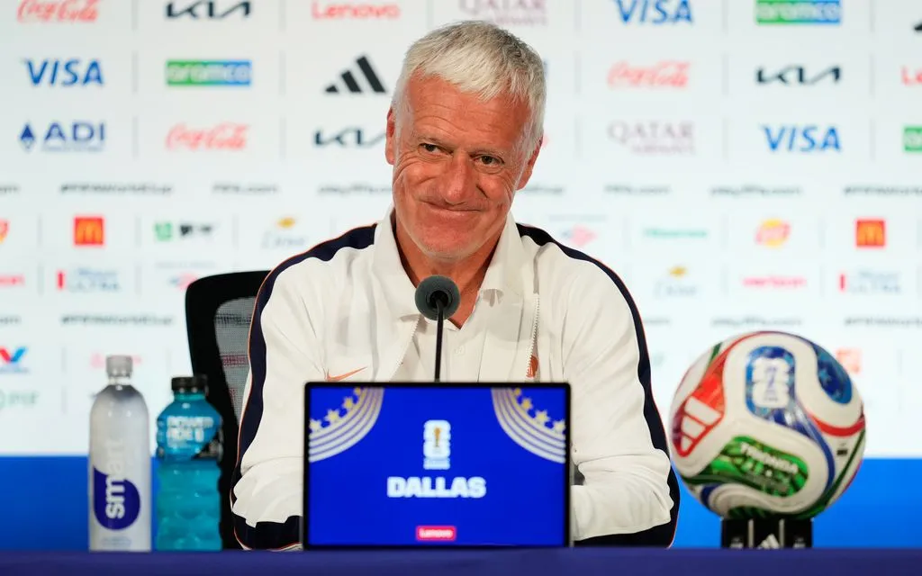 HLV trưởng đội tuyển Pháp Didier Deschamps trong cuộc họp báo trước trận bán kết gặp Tây Ban Nha. (Ảnh: AP)