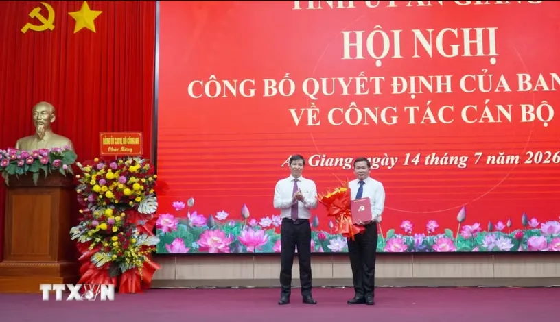 Trung tướng Đinh Văn Nơi giữ chức Phó Bí thư Tỉnh ủy An Giang, kiêm Bí thư Đảng ủy đặc khu Phú Quốc - Ảnh 1.