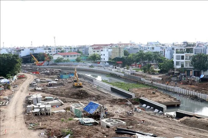 TP Hồ Chí Minh lấy giải phóng mặt bằng làm khâu đột phá cho đầu tư công
- Ảnh 2.