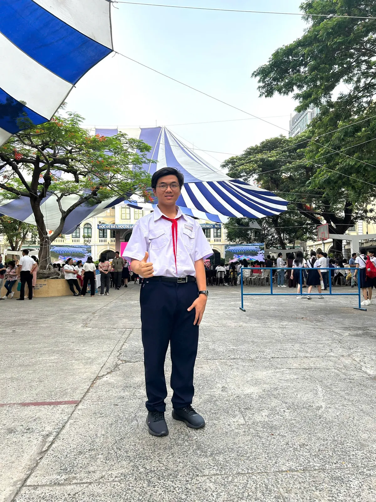 Thủ khoa chuyên Anh và ước mơ trở thành nhà khoa học- Ảnh 1.
