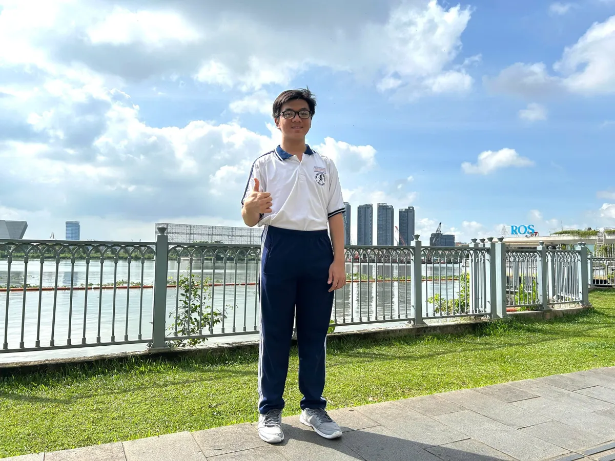 Thủ khoa chuyên Anh và ước mơ trở thành nhà khoa học- Ảnh 2.