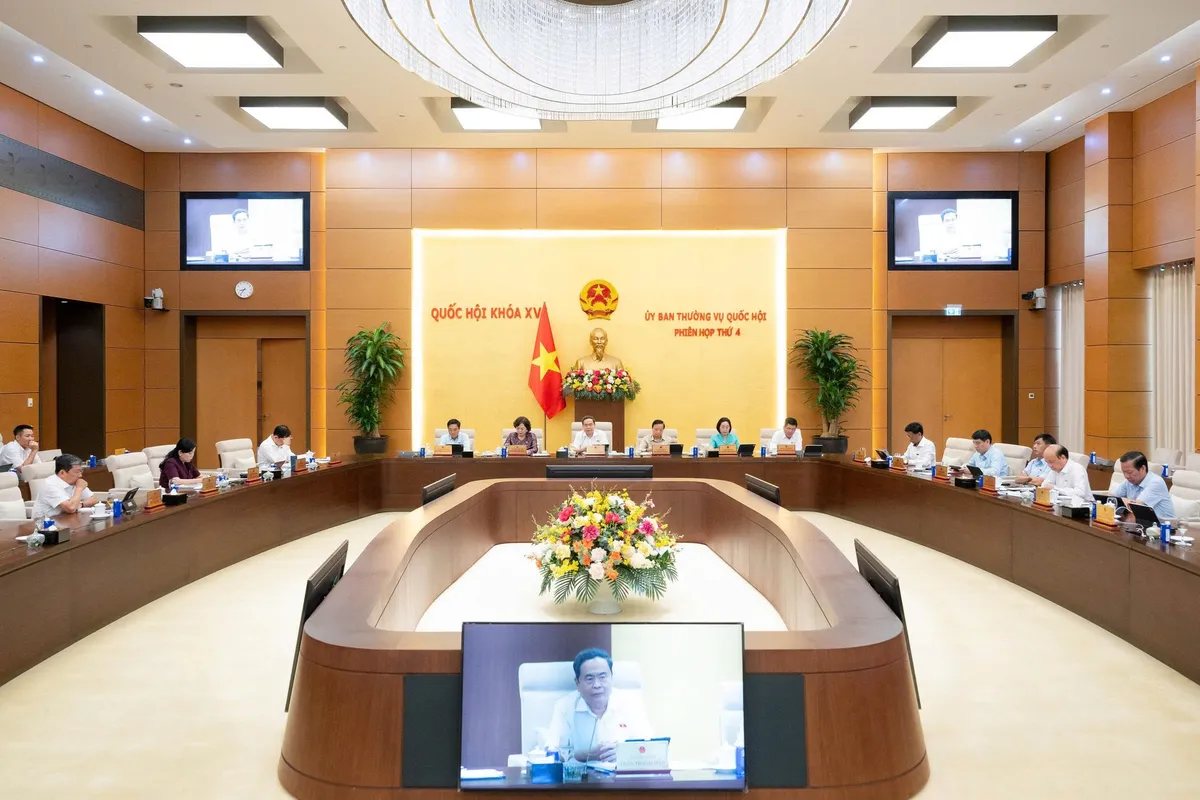 Hoàn thiện thể chế trong lĩnh vực tiền tệ và ngân hàng
- Ảnh 1.