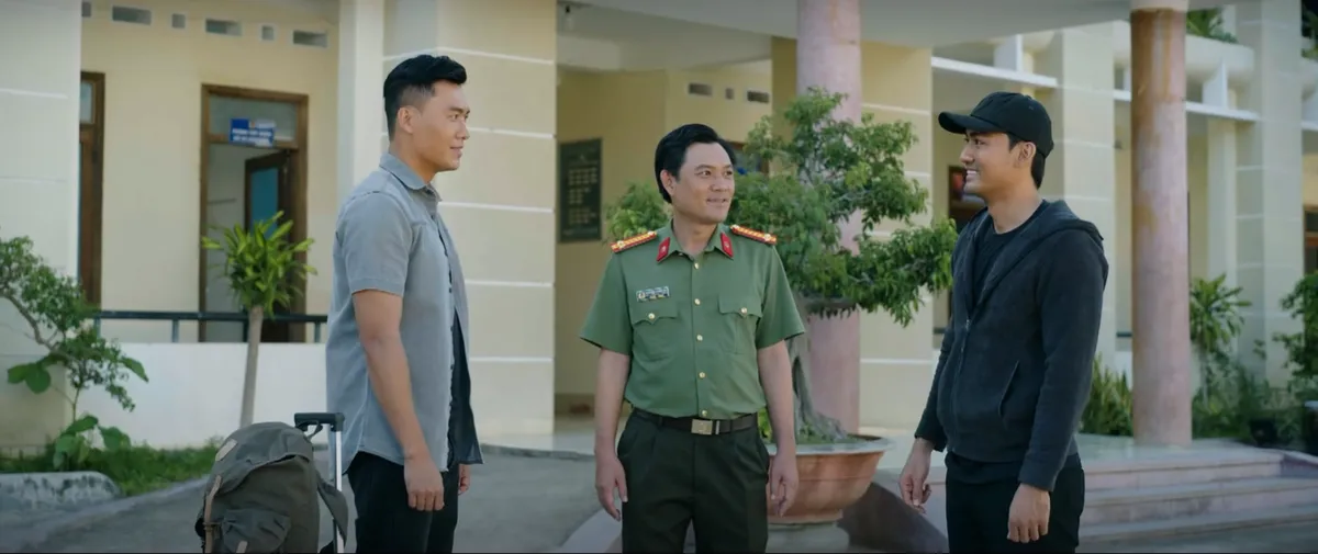 Trời cao nguyên xanh - Tập 7: Chưa làm việc với người dân nhưng Tuấn đã gặp nhiều vấn đề ở địa bàn - Ảnh 8.