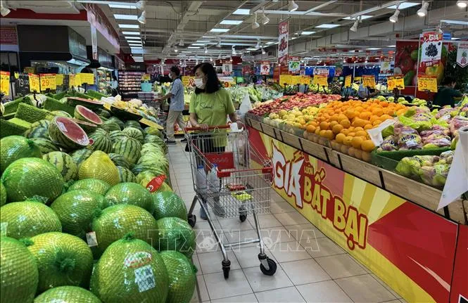 Xăng giảm nhiều kỳ, giá hàng hóa vẫn 'neo' cao
- Ảnh 2.