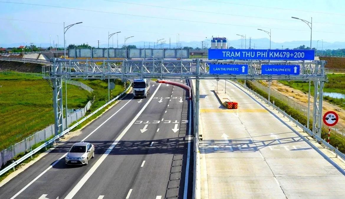Chính thức thu phí 5 tuyến cao tốc Bắc - Nam từ ngày mai 15/7 - Ảnh 1.