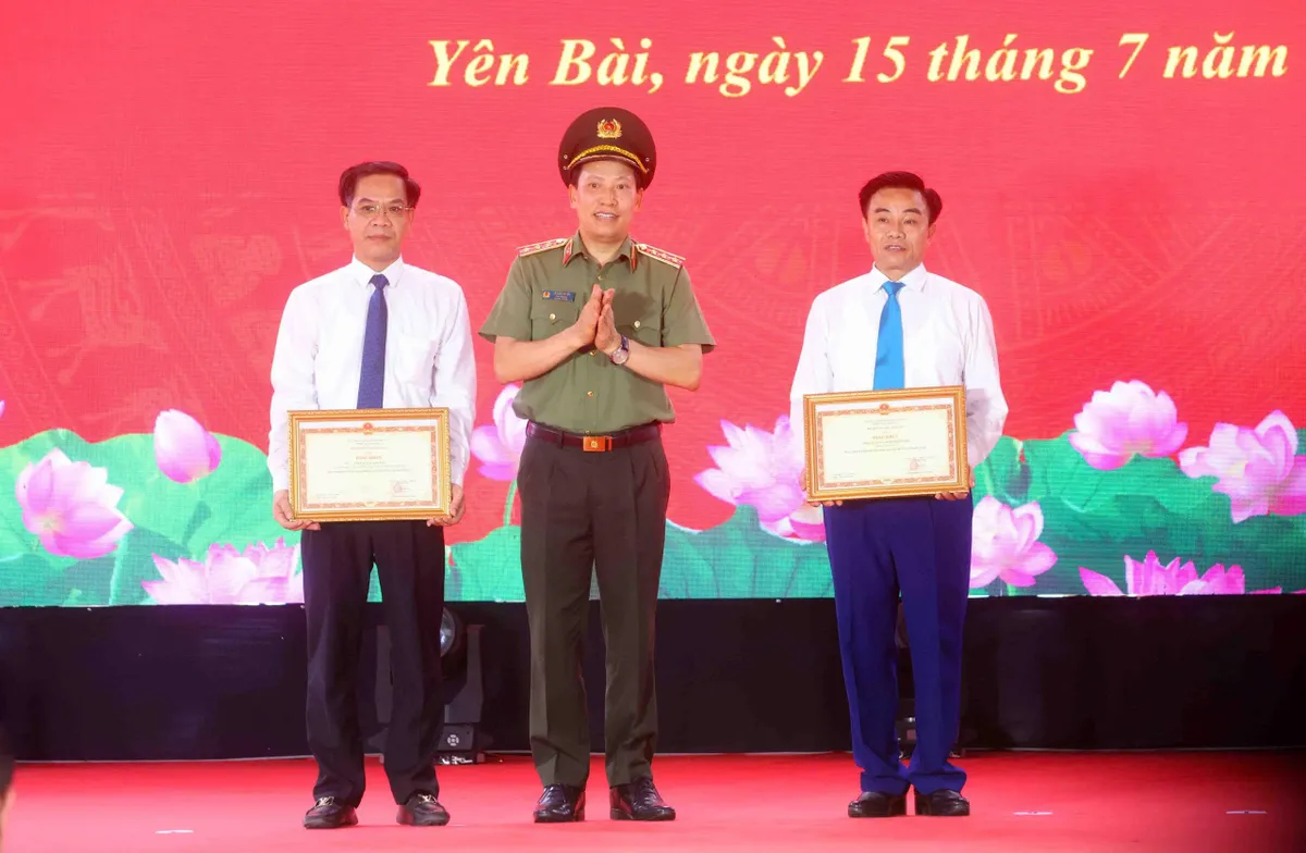 Phó Thủ tướng Phạm Gia Túc dự Ngày hội Toàn dân bảo vệ an ninh Tổ quốc năm 2026 tại xã Yên Bài (Hà Nội) - Ảnh 9.