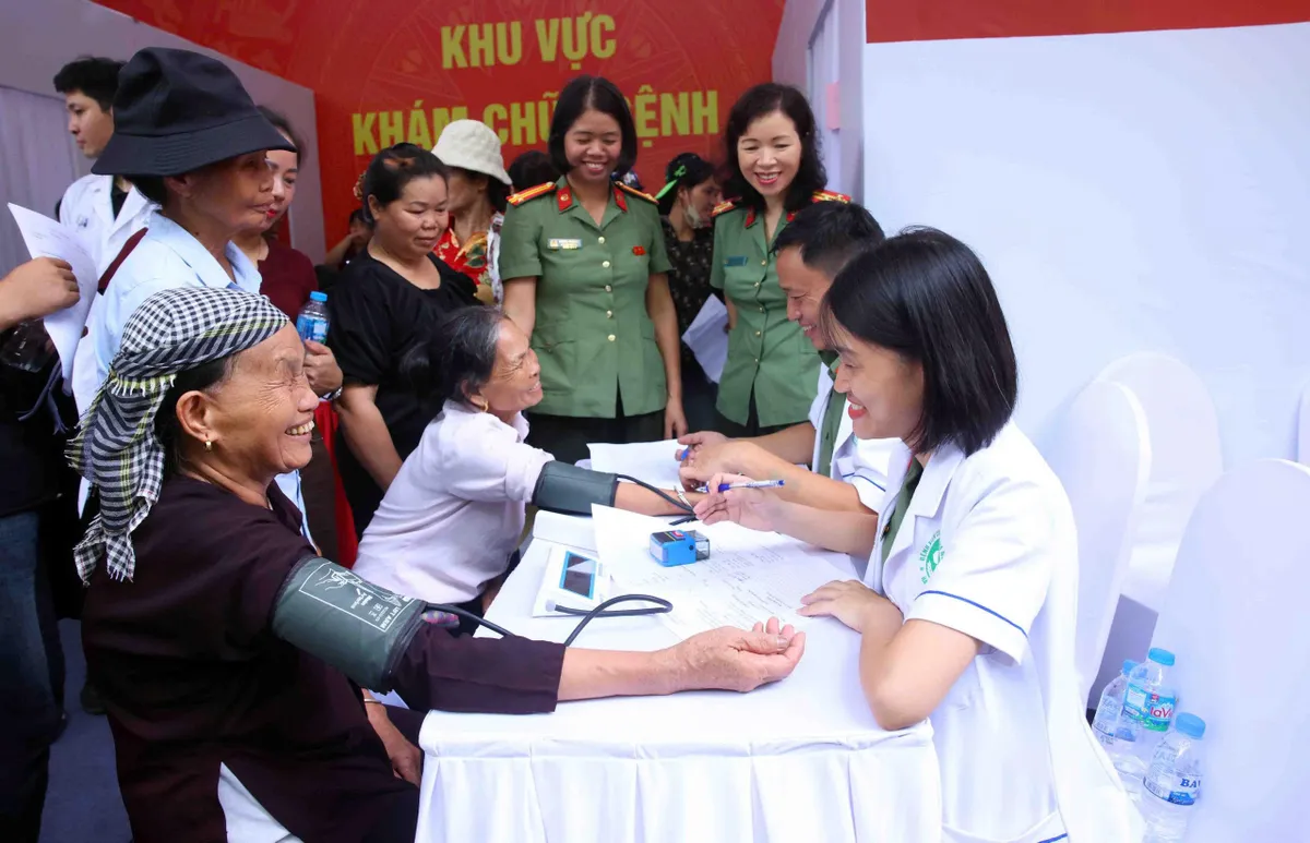 Phó Thủ tướng Phạm Gia Túc dự Ngày hội Toàn dân bảo vệ an ninh Tổ quốc năm 2026 tại xã Yên Bài (Hà Nội) - Ảnh 4.