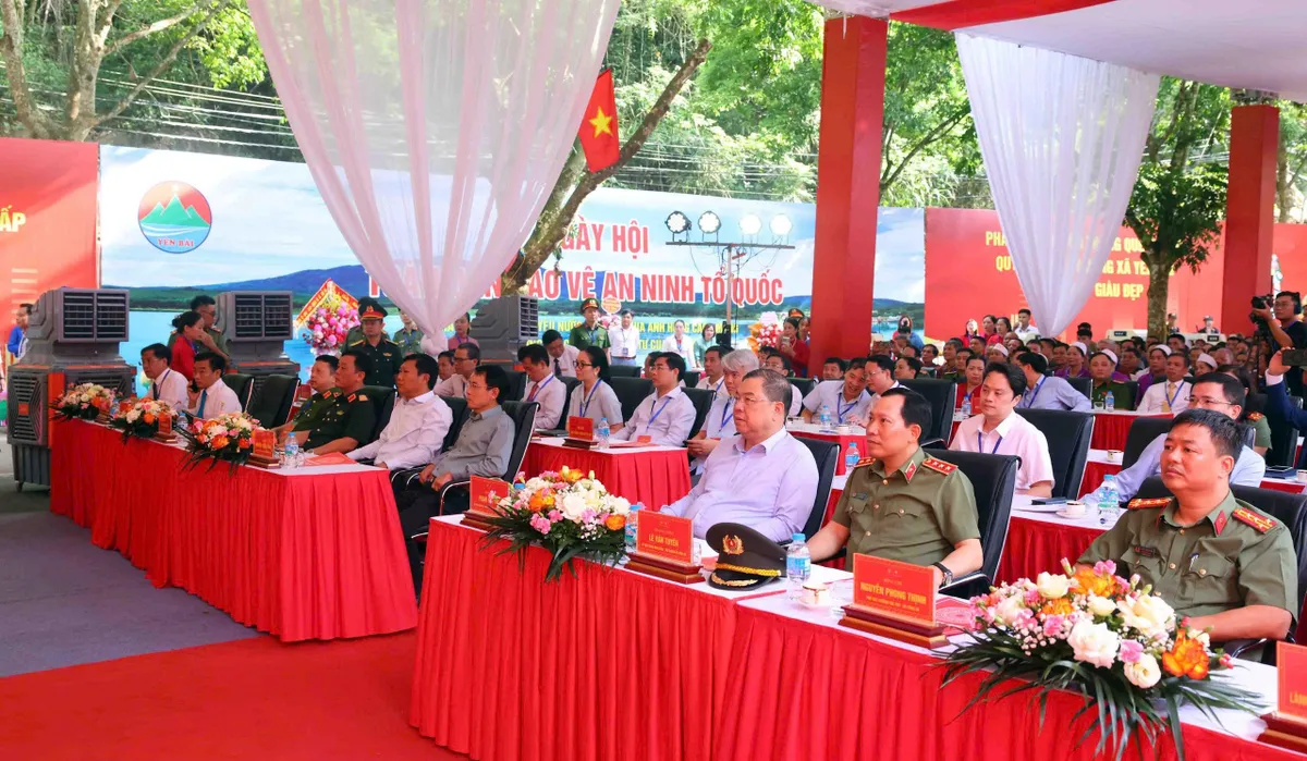 Phó Thủ tướng Phạm Gia Túc dự Ngày hội Toàn dân bảo vệ an ninh Tổ quốc năm 2026 tại xã Yên Bài (Hà Nội) - Ảnh 2.