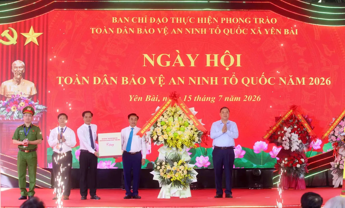 Phó Thủ tướng Phạm Gia Túc dự Ngày hội Toàn dân bảo vệ an ninh Tổ quốc năm 2026 tại xã Yên Bài (Hà Nội) - Ảnh 6.