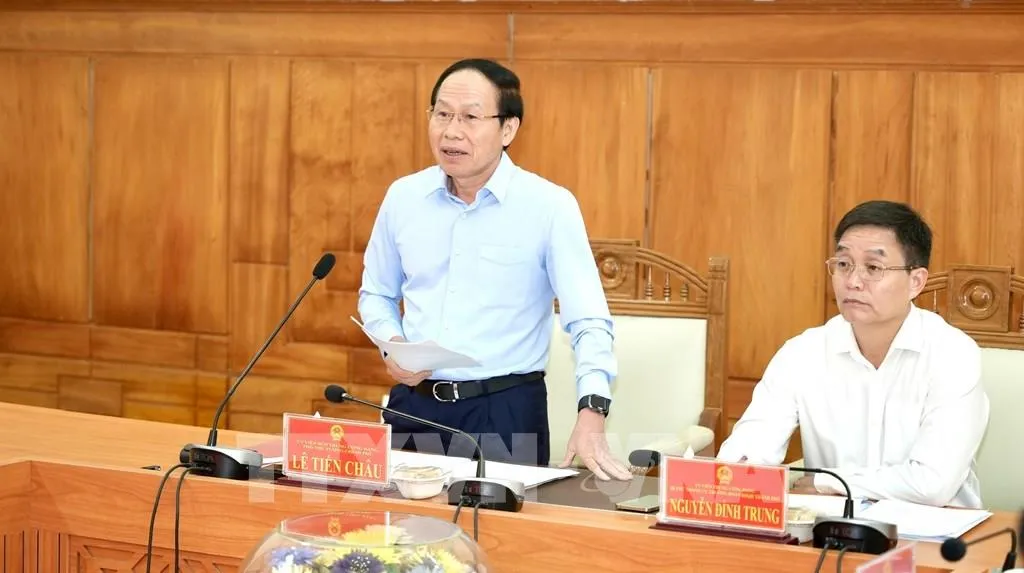 Ph&oacute; Thủ tướng L&ecirc; Tiến Ch&acirc;u l&agrave;m việc tại Huế về mục ti&ecirc;u tăng trưởng- Ảnh 1.
