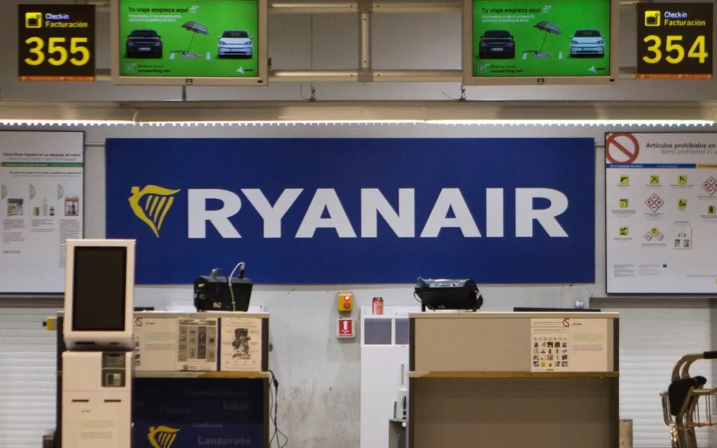 Quầy làm thủ tục của hãng Ryanair tại sân bay Barajas ở Madrid, Tây Ban Nha. (Ảnh: AP)