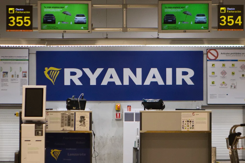 Phút giây sinh tử trên chuyến bay của Ryanair- Ảnh 1.