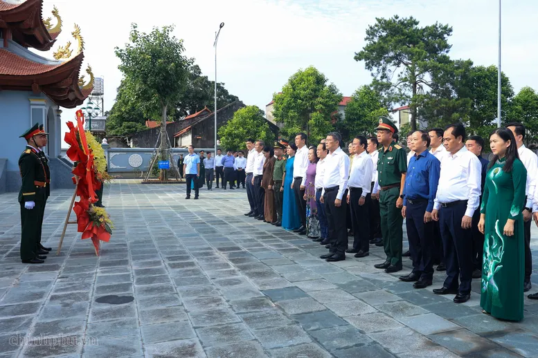 Thủ tướng Lê Minh Hưng tri ân các anh hùng liệt sĩ tại tỉnh Lạng Sơn - Ảnh 2.