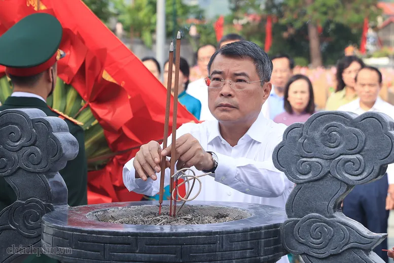 Thủ tướng Lê Minh Hưng tri ân các anh hùng liệt sĩ tại tỉnh Lạng Sơn - Ảnh 3.