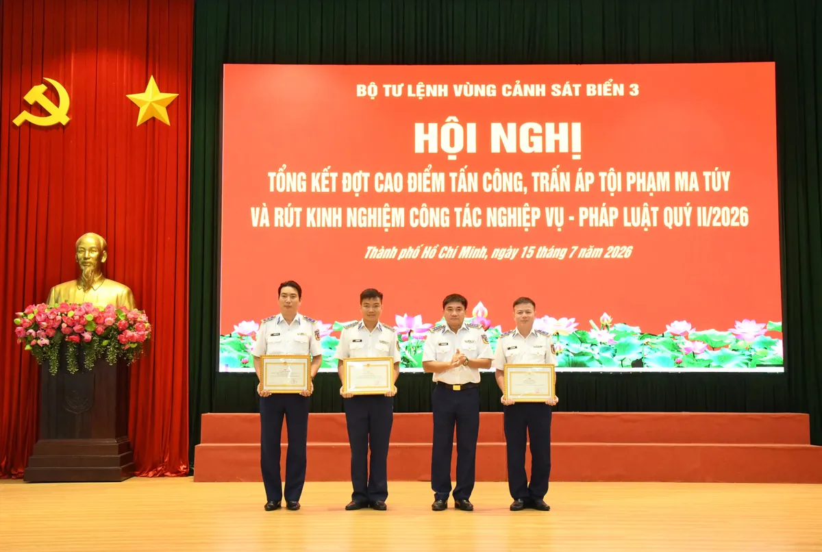 Vùng Cảnh sát biển 3: Triệt phá nhiều vụ án ma túy và buôn lậu trên biển - Ảnh 3.