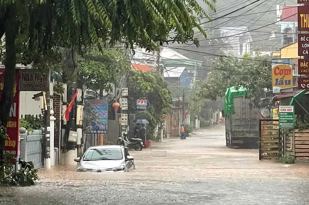 Vùng núi và trung du Bắc Bộ có nơi mưa rất to trên 100mm, nguy cơ lũ quét, sạt lở đất - Ảnh 1.