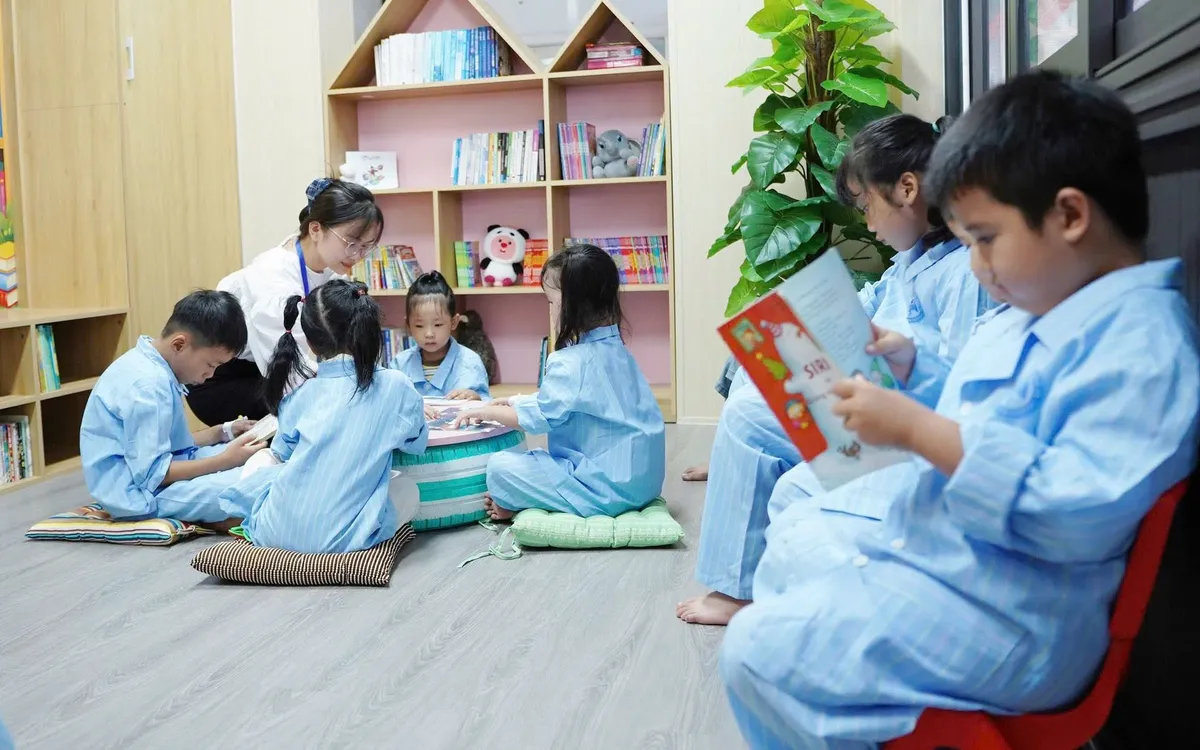 “Thư viện cho em” tại Khoa Nhi, Bệnh viện Phổi Nghệ An với hơn 1.000 đầu sách. Ảnh: Sở Y tế Nghệ An
