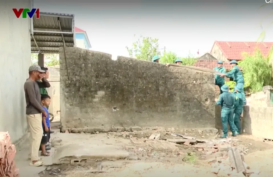 KHẨN TRƯƠNG XÓA NHÀ TẠM CHO NẠN NHÂN CHẤT ĐỘC HÓA HỌC - Ảnh 1.