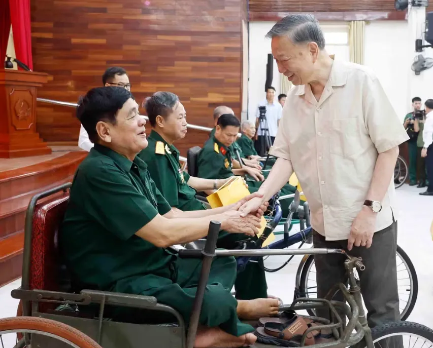 Tổng Bí thư, Chủ tịch nước: Tiếp tục rà soát, giải quyết đầy đủ chính sách đối với người có công và thân nhân - Ảnh 2.
