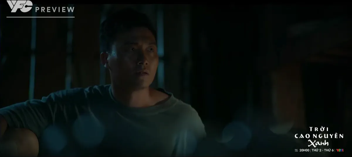 Trời cao nguyên xanh - Tập 8: A Dũi tham gia tổ chức Fulro, Vân bị kẻ lạ mặt theo dõi- Ảnh 7.