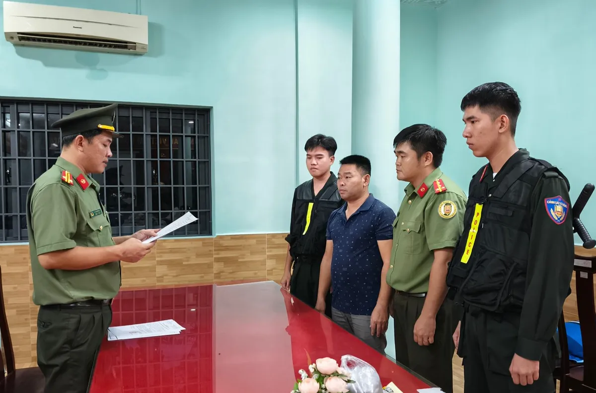 Khởi tố 2 đối tượng tổ chức cho người nước ngoài lưu trú trái phép trên đảo Phú Quốc - Ảnh 2.