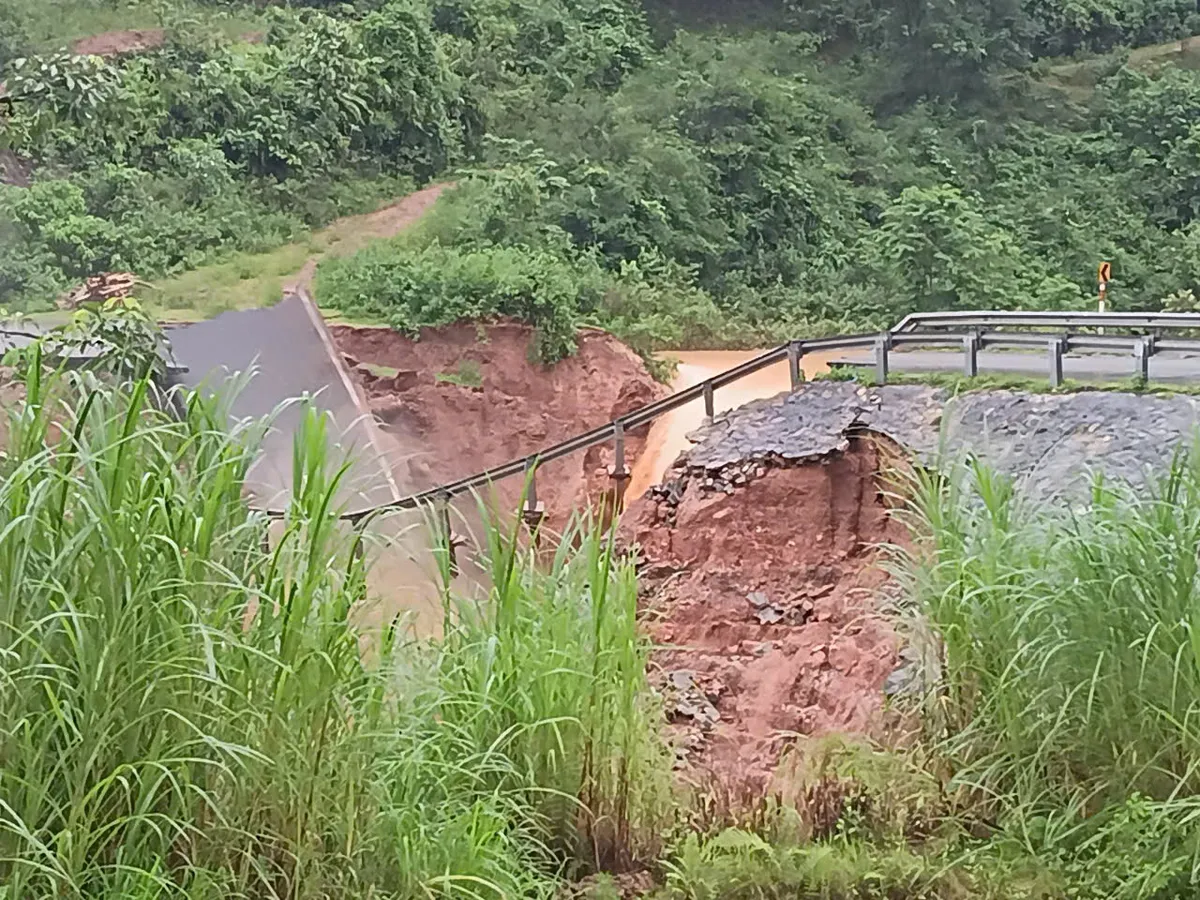 Lai Châu: Căng mình ứng phó sạt lở, giữ vững những tuyến đường huyết mạch - Ảnh 1.