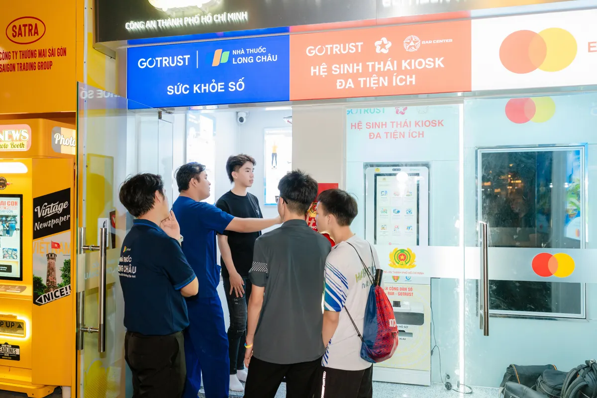 Tiện &iacute;ch y tế số đến gần hơn với cộng đồng qua Trạm C&ocirc;ng d&acirc;n số đầu ti&ecirc;n ở phố đi bộ Nguyễn Huệ
- Ảnh 11.