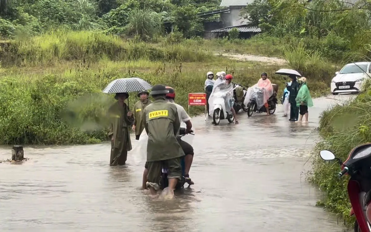 Bắc Bộ có nơi mưa rất to trên 300mm, lũ trên một số sông có thể lên mức báo động 3 - Ảnh 1.