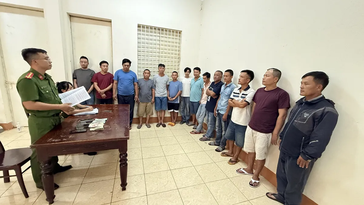 Đắk Lắk: Liên tiếp triệt xóa 3 đường dây cá độ bóng đá mùa World Cup gần 200 tỷ đồng - Ảnh 1.