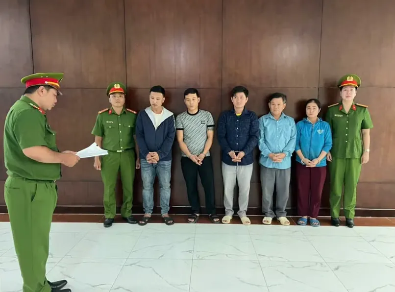 Triệt phá đường dây bột ngọt, hạt nêm quy mô lớn ở TP Hồ Chí Minh, khởi tố 5 bị can - Ảnh 1.