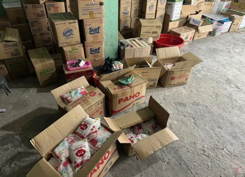 Triệt phá đường dây bột ngọt, hạt nêm quy mô lớn ở TP Hồ Chí Minh, khởi tố 5 bị can - Ảnh 3.