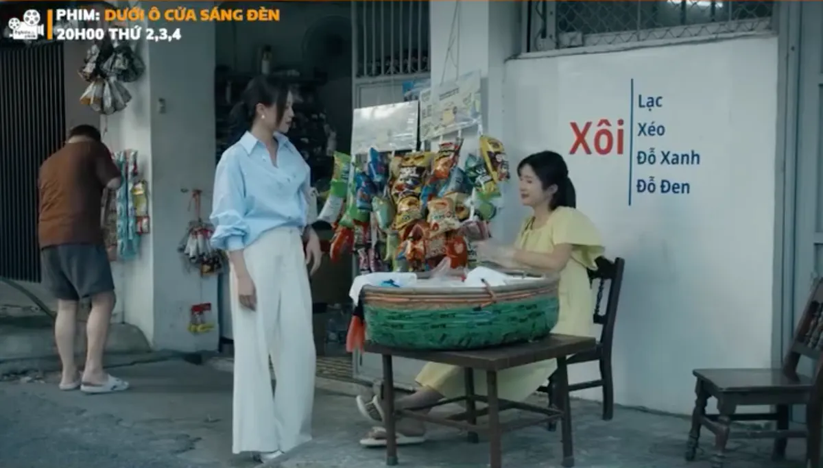 Dưới ô cửa sáng đèn - Tập 27: Sinh giận lẫy khi thấy Diệu đi với Sơn, sau đó lại nhắn tin xin lỗi - Ảnh 18.