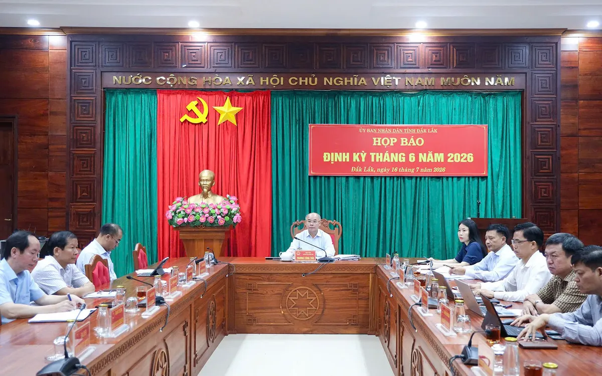 Quang cảnh buổi họp báo sáng 16/7/2026.